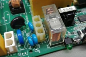 عملکرد خازن سرامیکی AC در یو پی اس